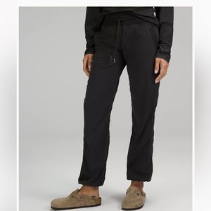 LULULEMON STUDIO PANTS - SIZE 6 - EUC